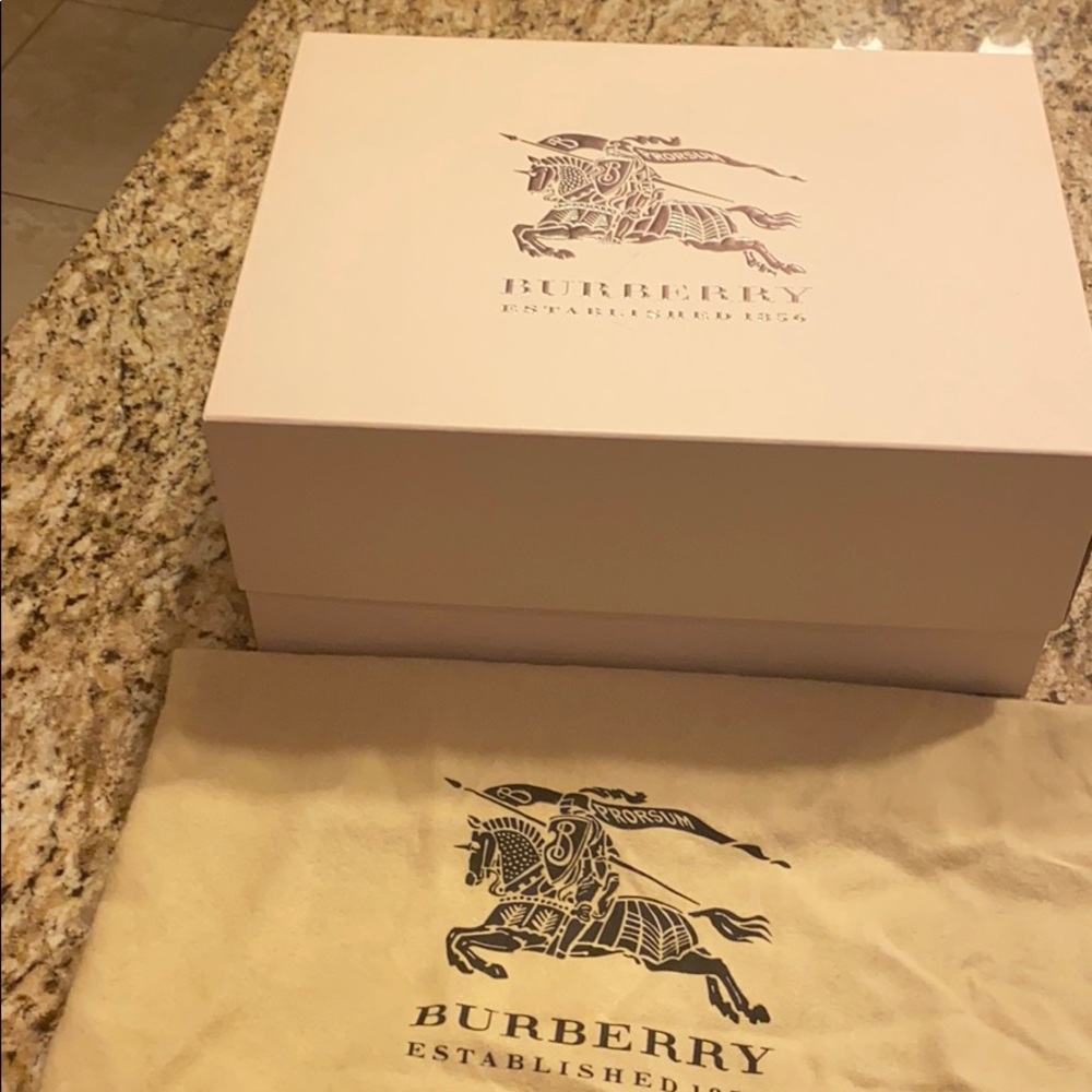 Burberry Tote - Picture 4 of 4